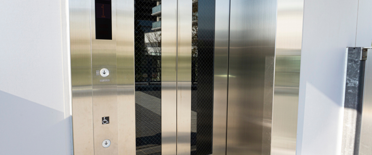 Windy w biurowcach – jak zwiększyć komfort i bezpieczeństwo pracowników?